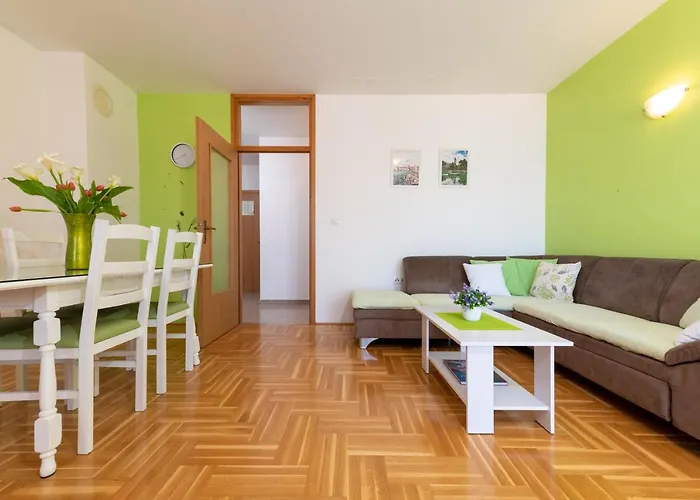 Apartament Mali